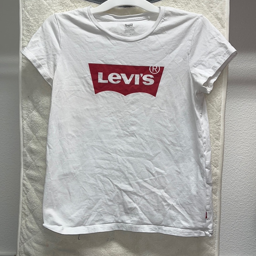 Levi’s t-shirt